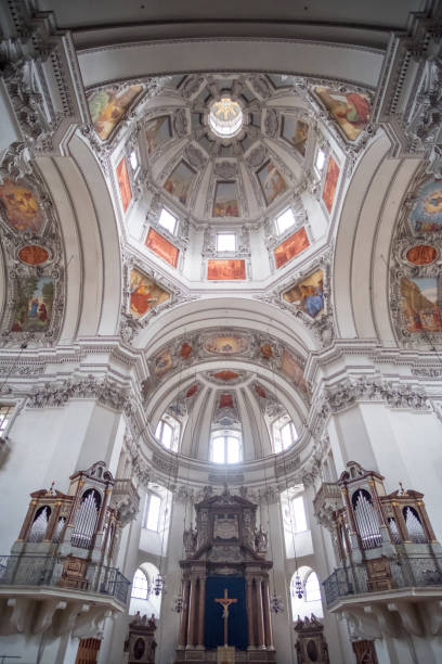 cúpula de salzburger dom ou catedral de salzburgo - indoors cathedral salzburg cathedral salzburg - fotografias e filmes do acervo