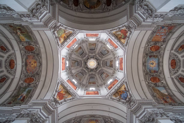 cúpula de salzburger dom ou catedral de salzburgo - indoors cathedral salzburg cathedral salzburg - fotografias e filmes do acervo