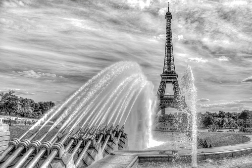 Paris - Eiffel tower and fountain under Trocadero