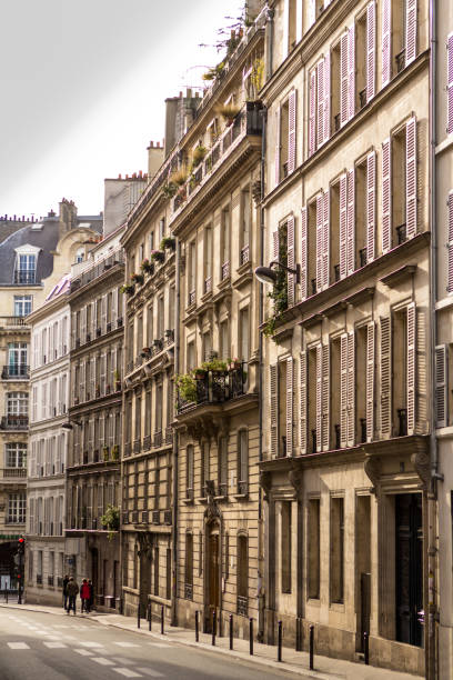 istock Exterior facade of a Parisian building 681221134