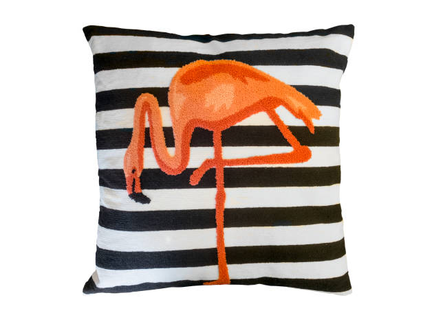 フラミンゴのパターンで装飾的な枕。 - pillow cushion embroidery homewares ストックフォトと画像