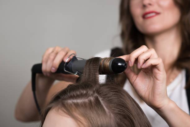 friser cheveux - crimped photos et images de collection