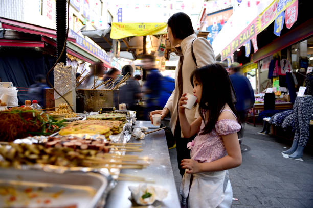 namdaemun markt reisen - korea child baby asian culture stock-fotos und bilder