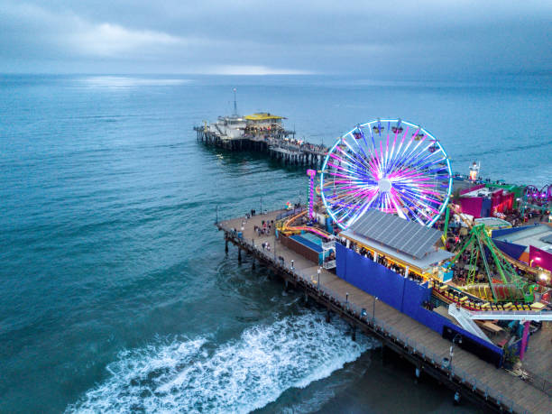 santa monica pier - santa monica venice beach california santa monica beach imagens e fotografias de stock