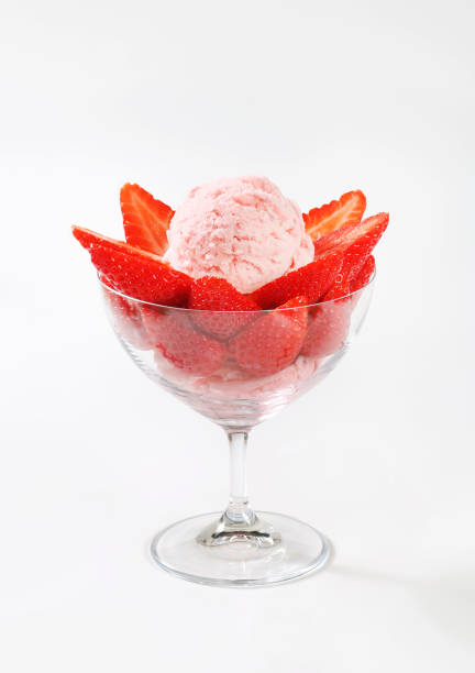 istock strawberry ice cream sundae 681723070