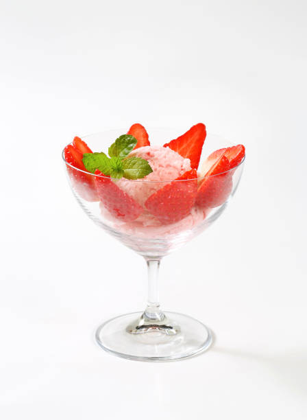 istock strawberry ice cream sundae 681723146