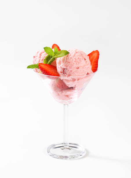 istock strawberry ice cream sundae 681723196