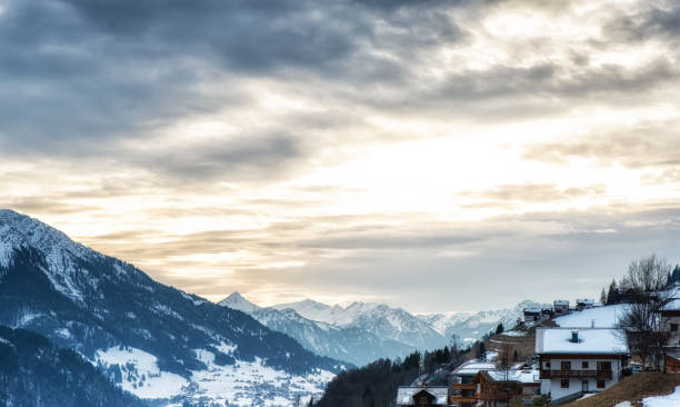 austria scenics en invierno - clear sky diagonal snow winter fotografías e imágenes de stock