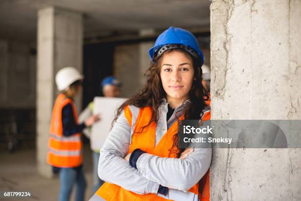 Weibliche Bau Arbeiter Stockfoto und mehr Bilder von Bauarbeiter - Bauarbeiter, Frauen, Baugewerbe