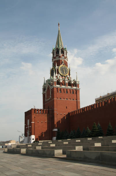 spasskaya tower in moscow kremlin - perestroika imagens e fotografias de stock