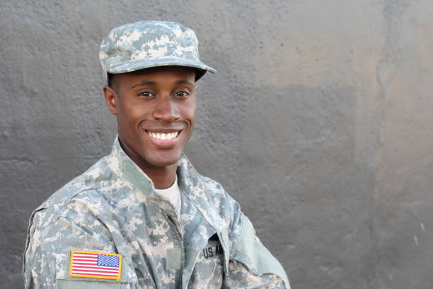 maschio militare africano sorridente e ride - young soldier foto e immagini stock