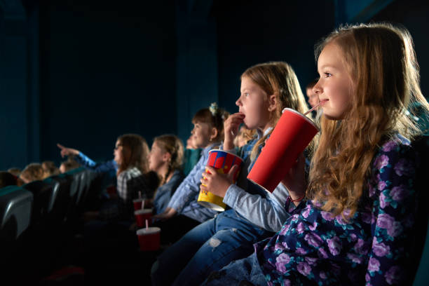 kinder filme im kino - cinema theater stock-fotos und bilder