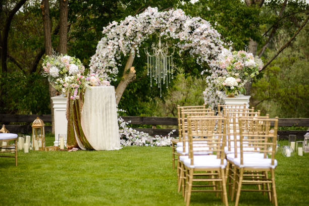 istock Original wedding floral decoration 681982682