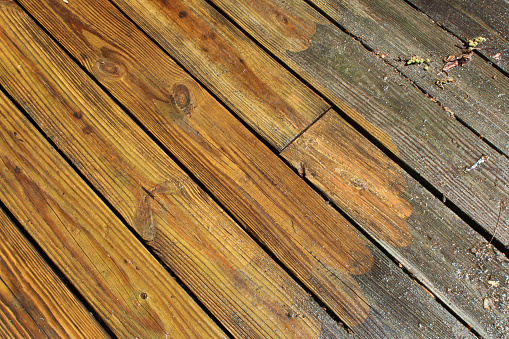 Pressure washed boards on a diagonal, horizontal aspect