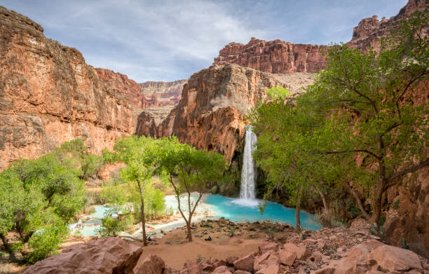 Beautiful blue turquoise waters of Havasu Falls waterfall, part of Grand Canyon, located in Arizona Havasu Falls Waterfall, amazing waterfall with beautiful turquoise blue water, Grand Canyon, Arizona. havasu falls stock pictures, royalty-free photos & images