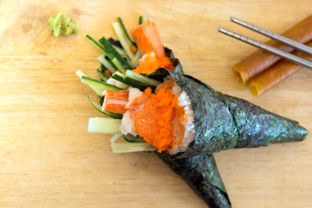 california hand roll sushi - handroll zdjęcia i obrazy z banku zdjęć