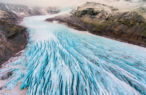 glacier de l'islande - crevasse photos et images de collection