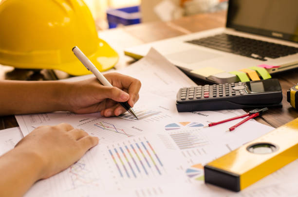istock Team construction job . working with laptop in open space office. Meeting report in progress. business concept 682104822