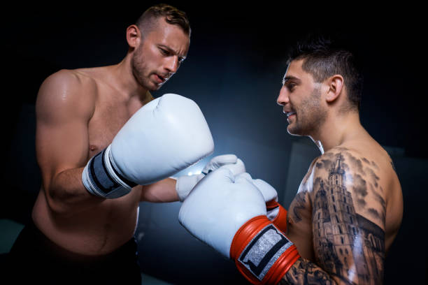 istock Two male boxers in action 682118252