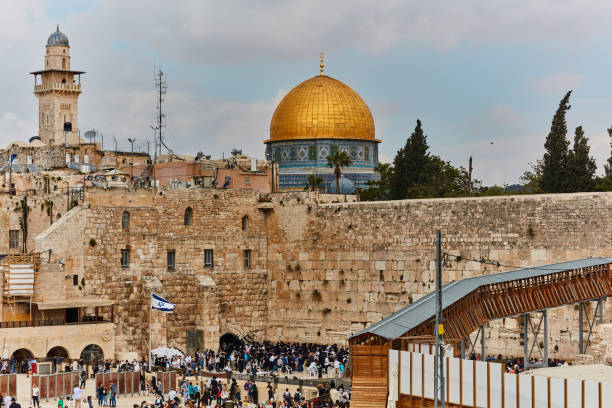 istock Wailing wall and al aqsa mosque 682123066