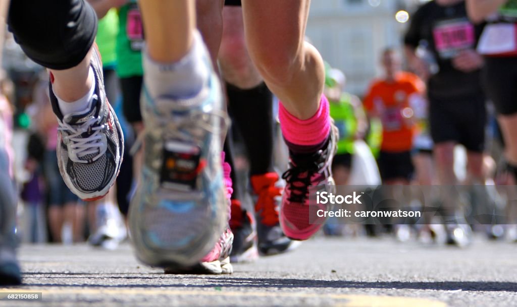 Marathon Läufer schließen Beine und Schuhe - Lizenzfrei Rennen - Körperliche Aktivität Stock-Foto
