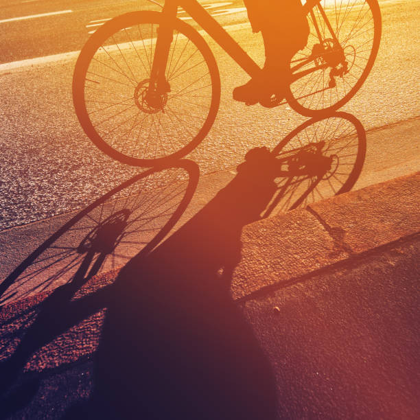 bicicletta di equitazione - denmark traffic copenhagen danish culture foto e immagini stock