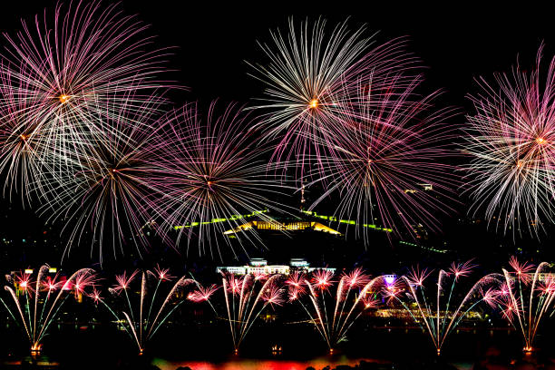 istock Spectacular Fireworks Of Skyfire Canberra 2017 682180530