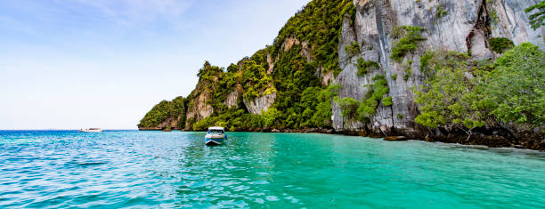 острова пхи-пхи, таиланд - thailand beach nautical vessel phuket province стоковые фото и изображения