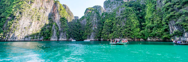 острова пхи-пхи, таиланд - thailand beach nautical vessel phuket province стоковые фото и изображения