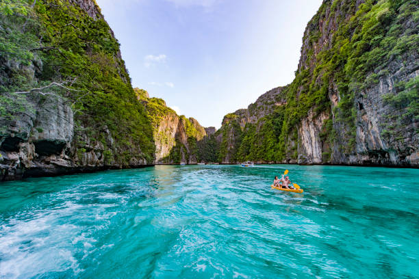 phi phi islands, thailand - thailand beach nautical vessel phuket province imagens e fotografias de stock