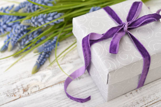 istock Gift box with bouquet of hyacinth 682288512