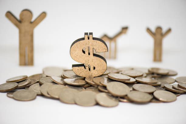 istock Wooden sign with coin stack. Investment concept 682299992