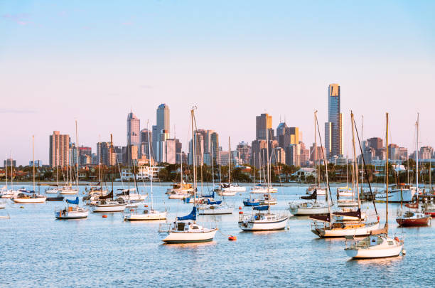 boats moored in st kilda, in front of the melbourne skyline - melbourne cityscape clear sky day imagens e fotografias de stock
