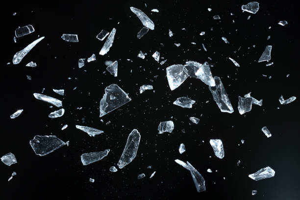 broken crystals - breaking glass imagens e fotografias de stock