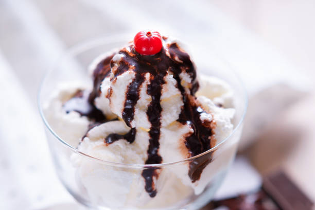 istock Ice cream sundae with cranberry 682342490