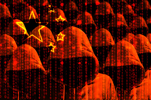 Grupo de hackers con capucha brillando a través de una bandera China digital photo