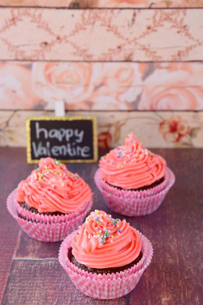 istock Pink valentine's cupcake with happy valentine text 682356078