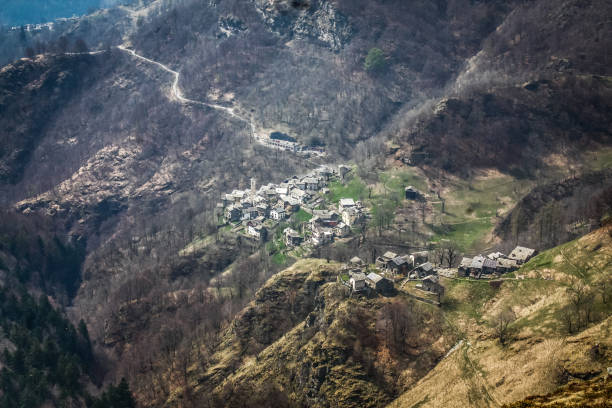 istock Alpine trekking Pianello Rimella 682360402