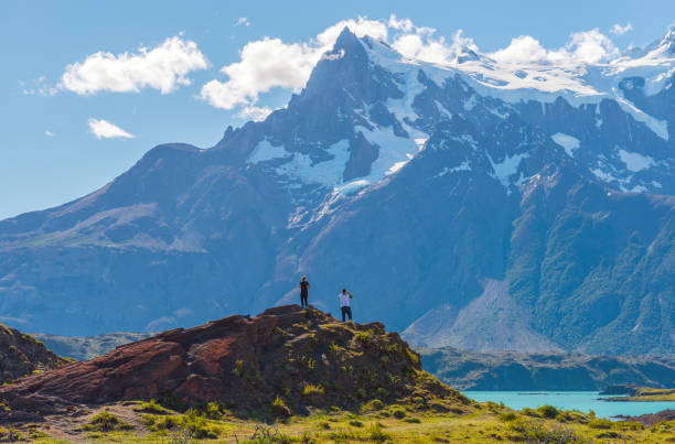 torres del paine tourismus - magallanes y antartica chilena region stock-fotos und bilder