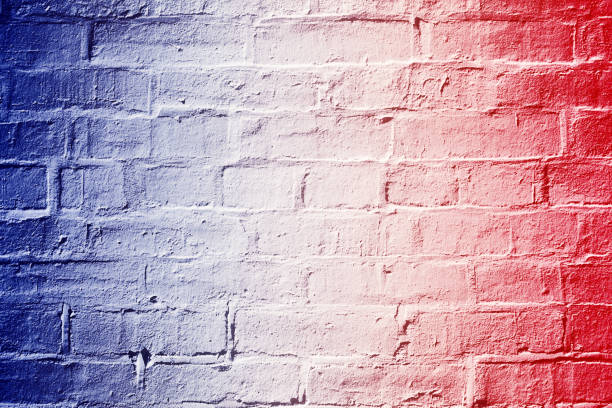 czerwona biała i niebieska ceglana tekstura tła ściany - french flag france red blue zdjęcia i obrazy z banku zdjęć