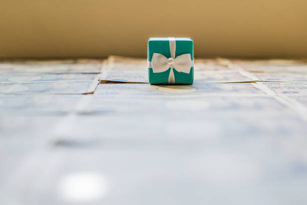 istock Gift box and ten thousands yen bills 682461448