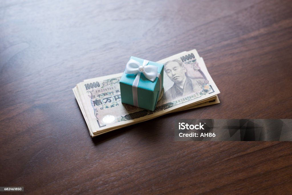 Gift box and ten thousands yen bills Gift box and ten thousands yen bills. Anniversary Stock Photo