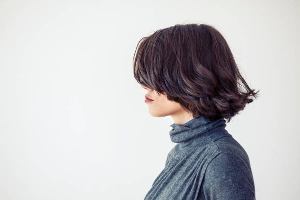 istock Side view of elegant young woman 682513498