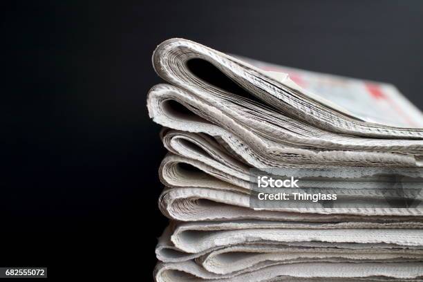 Stapel Von Zeitungen Stockfoto und mehr Bilder von Zeitung - Zeitung, Vereinigtes Königreich, Medienwelt