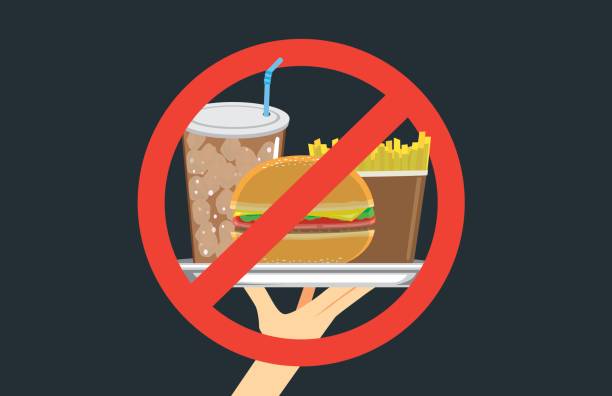 trzymanie dłoni fast food w naczyniu z sygnałem zatrzymania. - ready to eat stock illustrations