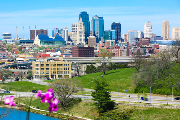 kansas city missouri skyline orchid - kansas kansas city missouri city skyline imagens e fotografias de stock