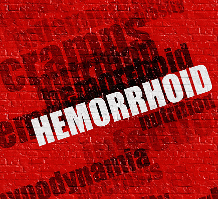 Concepto de salud: hemorroides en pared de ladrillo rojo photo