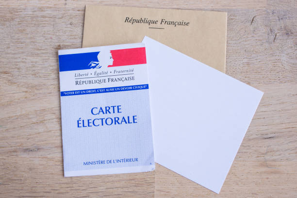 scheda elettorale francese con editoriale a schede bianche - electoral foto e immagini stock