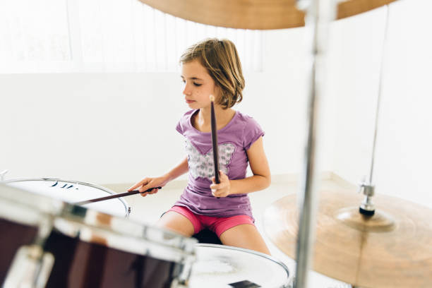istock Little girl playing drums 682721562