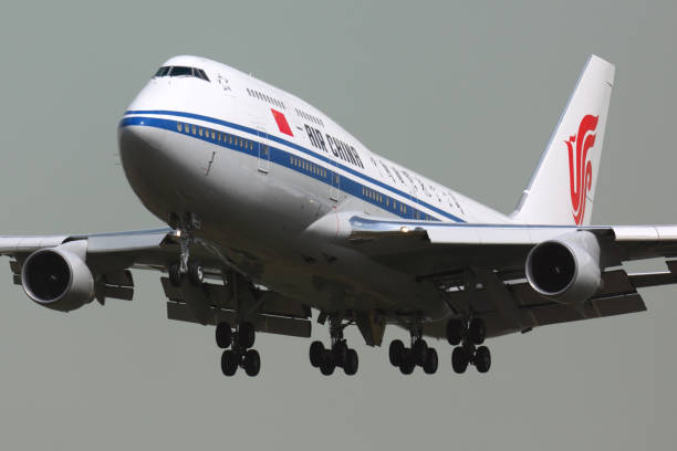 boeing 747-400 b-2447 di air china atterra all'aeroporto internazionale di sheremetyevo con il primo ministro a bordo. - airplane commercial airplane air vehicle boeing 747 foto e immagini stock